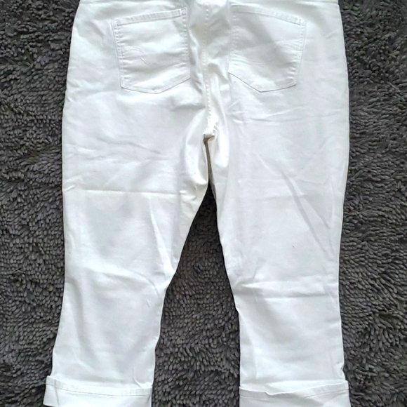 🆕️ NWOT Levis Signature Capris Size 20 Plus - Picture 3 of 8